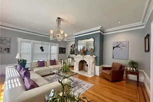 24 Walnut St, Pawtucket, RI 02860 - Photo 4