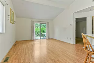 754 Williamsburg Cir, Warwick, RI 02886 - Photo 4