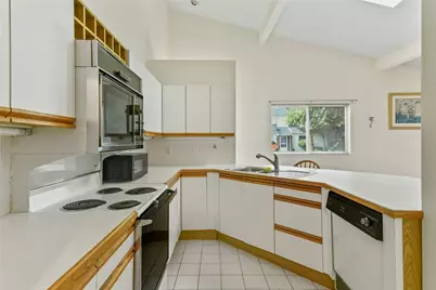 754 Williamsburg Circle, Warwick, RI 02886 - Photo 6