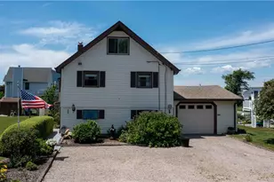 31 Crosshill Dr, Narragansett, RI 02882 - Photo 4