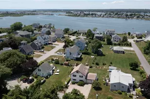 31 Crosshill Dr, Narragansett, RI 02882 - Photo 2