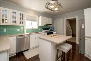 26 Carey St, Newport, RI 02840 - Photo 6