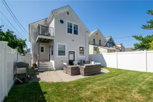 26 Carey St, Newport, RI 02840 - Photo 2