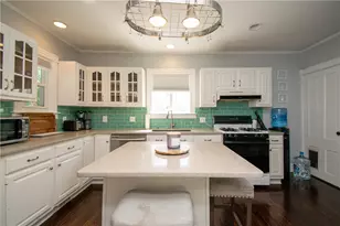 26 Carey St, Newport, RI 02840 - Photo 4