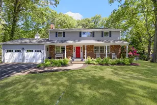 7 Ledgemont Dr, Warwick, RI 02886 - Photo 2