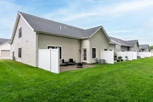 73 W Valley Cir, West Warwick, RI 02893 - Photo 2