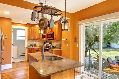 15 Bow Street, Cranston, RI 02905 - Photo 18