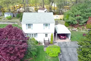 27 Hidden Valley Ln, Lincoln, RI 02865 - Photo 4