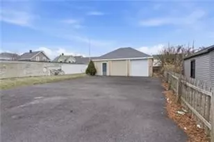 215 Kenyon Ave, Pawtucket, RI 02861 - Photo 26