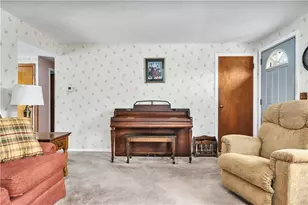 22 Hagerstown Rd, Warwick, RI 02886 - Photo 12