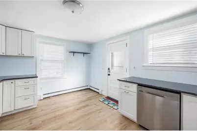 82 Burnside Avenue, Newport, RI 02840 - Photo 14
