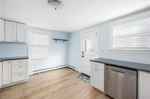 82 Burnside Ave, Newport, RI 02840 - Photo 14