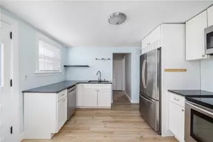 82 Burnside Ave, Newport, RI 02840 - Photo 10