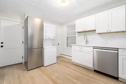 28 Young Street #Unit 2, Newport, RI 02840 - Photo 2