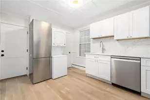 28 Young St, Newport, RI 02840 - Photo 2