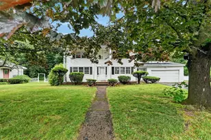 24 Forest View Dr, Cumberland, RI 02864 - Photo 2