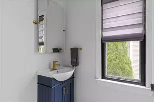 11 Sunshine Ct, Newport, RI 02840 - Photo 18