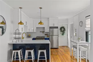 11 Sunshine Ct, Newport, RI 02840 - Photo 2
