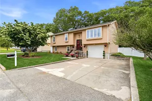 9 Daisy Ct, Cranston, RI 02920 - Photo 2