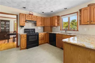 227 Prospect Ave, Middletown, RI 02842 - Photo 8