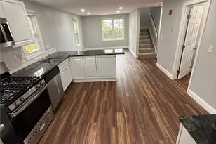 10 Saratoga Ave, Pawtucket, RI 02861 - Photo 6