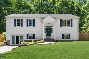 66 Hunters Crossing Dr, Coventry, RI 02816 - Photo 2