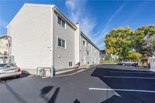 9 Melton St, Pawtucket, RI 02860 - Photo 4