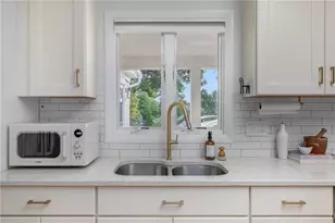 104 Kay Blvd, Newport, RI 02840 - Photo 14