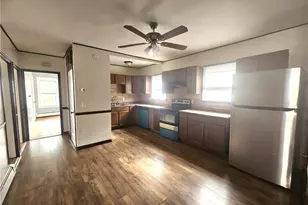 256 Japonica St, Pawtucket, RI 02860 - Photo 2
