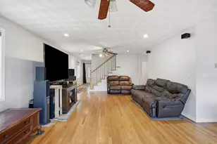 133 Sandringham Ave, Providence, RI 02908 - Photo 6