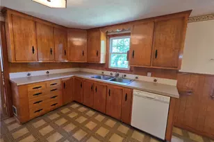 91 Pepin St, West Warwick, RI 02893 - Photo 2