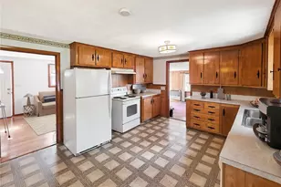 91 Pepin St, West Warwick, RI 02893 - Photo 4
