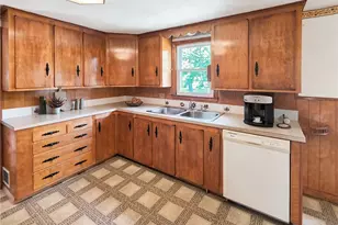 91 Pepin St, West Warwick, RI 02893 - Photo 8