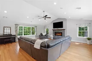 10 Stirling Dr, Glocester, RI 02857 - Photo 12
