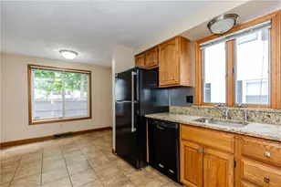 53 Hazael St, Providence, RI 02908 - Photo 4
