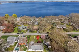 11 Cedar Dr, Bristol, RI 02809 - Photo 2