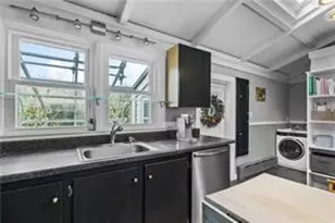 14 Dearborn St, Newport, RI 02840 - Photo 14