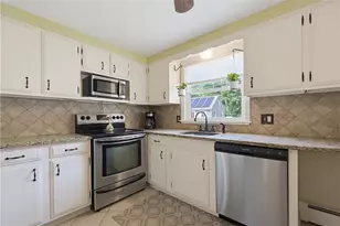 25 Hunter Dr, Cumberland, RI 02864 - Photo 10