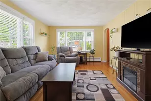 25 Hunter Dr, Cumberland, RI 02864 - Photo 2