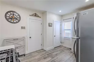 1640 Cranston St, Cranston, RI 02930 - Photo 10