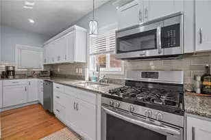 22 Taft Ave, Providence, RI 02906 - Photo 10