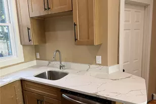 33 Ann St, Newport, RI 02840 - Photo 2