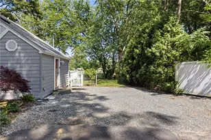 11 N Shore St, Warwick, RI 02889 - Photo 4