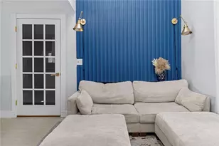 11 N Shore St, Warwick, RI 02889 - Photo 8