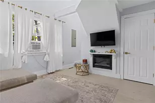 11 N Shore St, Warwick, RI 02889 - Photo 10