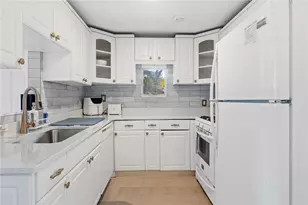 11 N Shore St, Warwick, RI 02889 - Photo 14