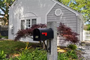 11 N Shore St, Warwick, RI 02889 - Photo 2