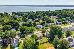21 Sefton Dr, Bristol, RI 02809 - Photo 1