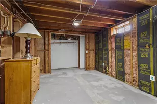 1958 Cranston St, Cranston, RI 02920 - Photo 24