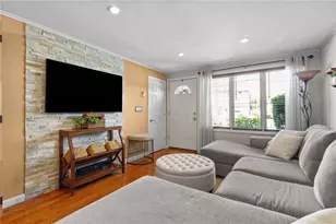 1958 Cranston St, Cranston, RI 02920 - Photo 10